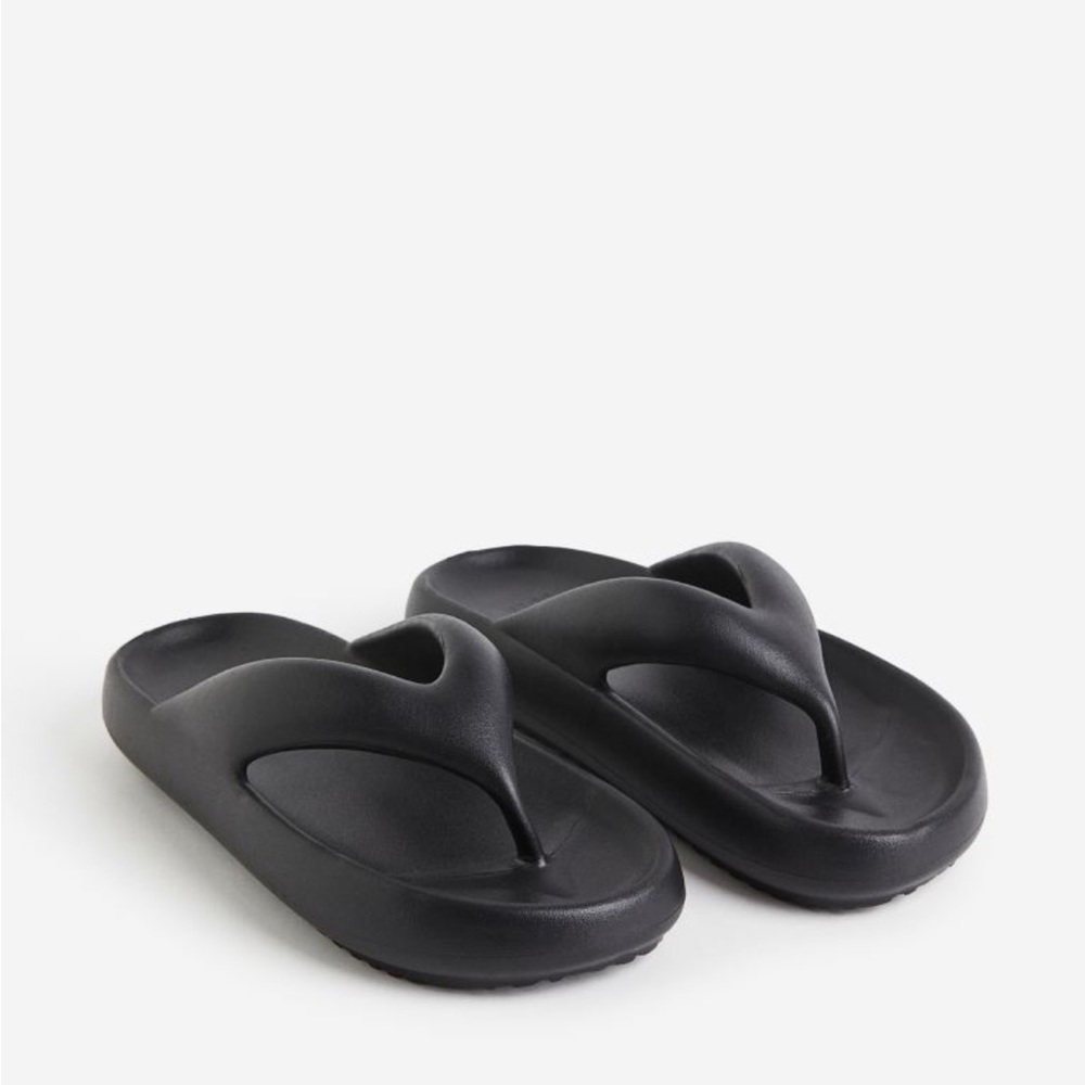 Chunky flip flops
